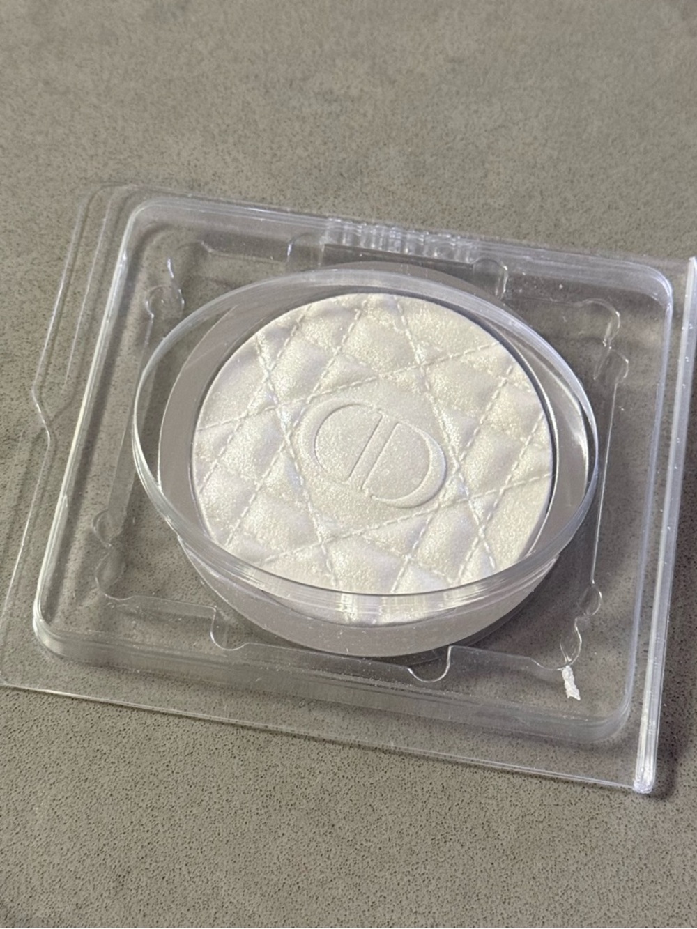 06 Dior Forever Glow Luminizer